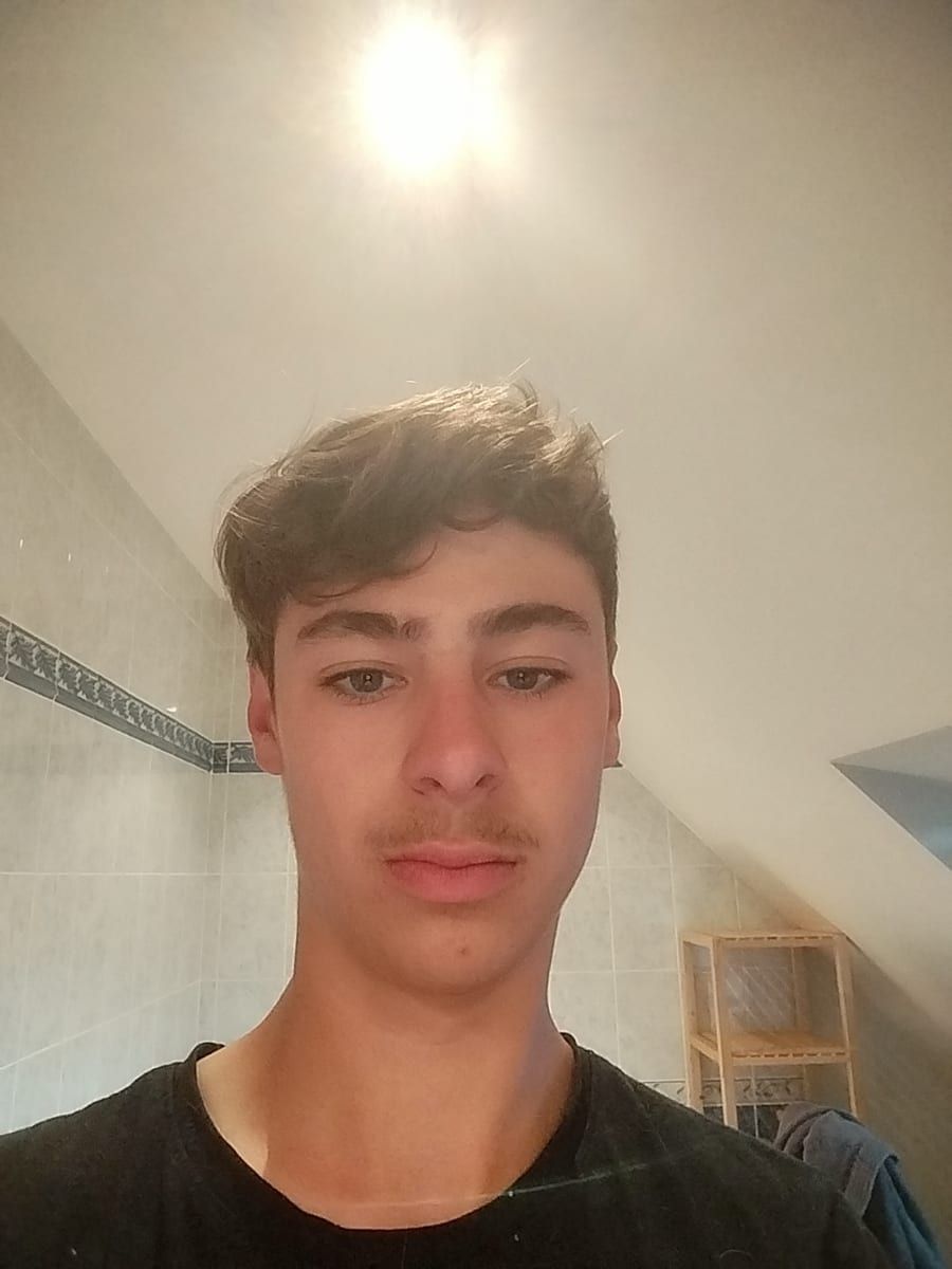 Profil de Chrif, 22 ans, Rencontre gay à St-Aubin-Sauges (Neuchâtel)