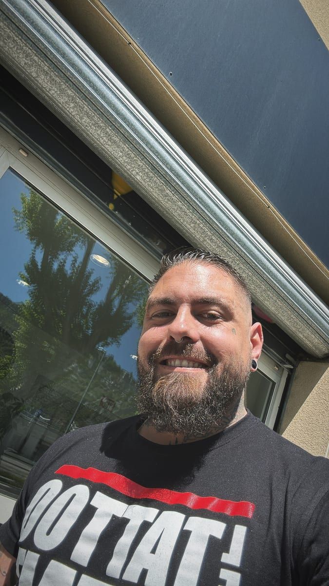 Andy - Rencontre gay à Gryon Profil de Andy, 33 ans, Rencontre gay à Gryon (Vaud)