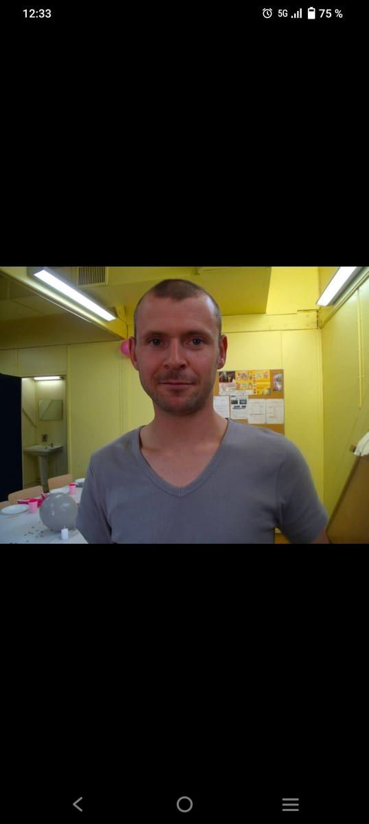 Naïm - Rencontre gay à Niva (Vallemaggia) Profil de Naïm, 24 ans, Rencontre gay à Niva (Vallemaggia) (Tessin)