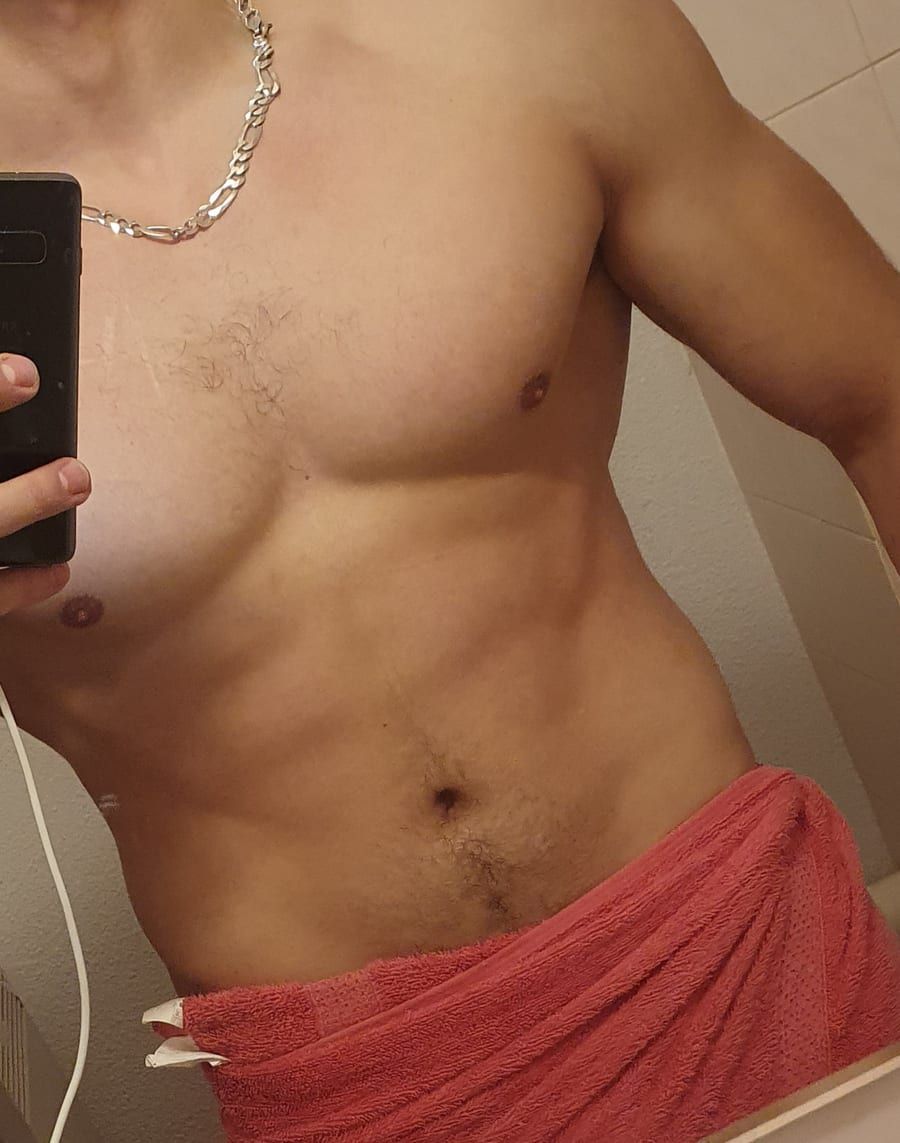 Profil de Dewi, 22 ans, Rencontre gay à Intragna (Tessin)