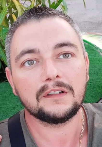 Philéas - Rencontre gay à Nods Profil de Philéas, 36 ans, Rencontre gay à Nods (Berne)