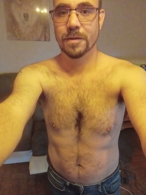 Profil de Saint-cyr, 22 ans, Rencontre gay à Weisstannen (Saint-Gall)