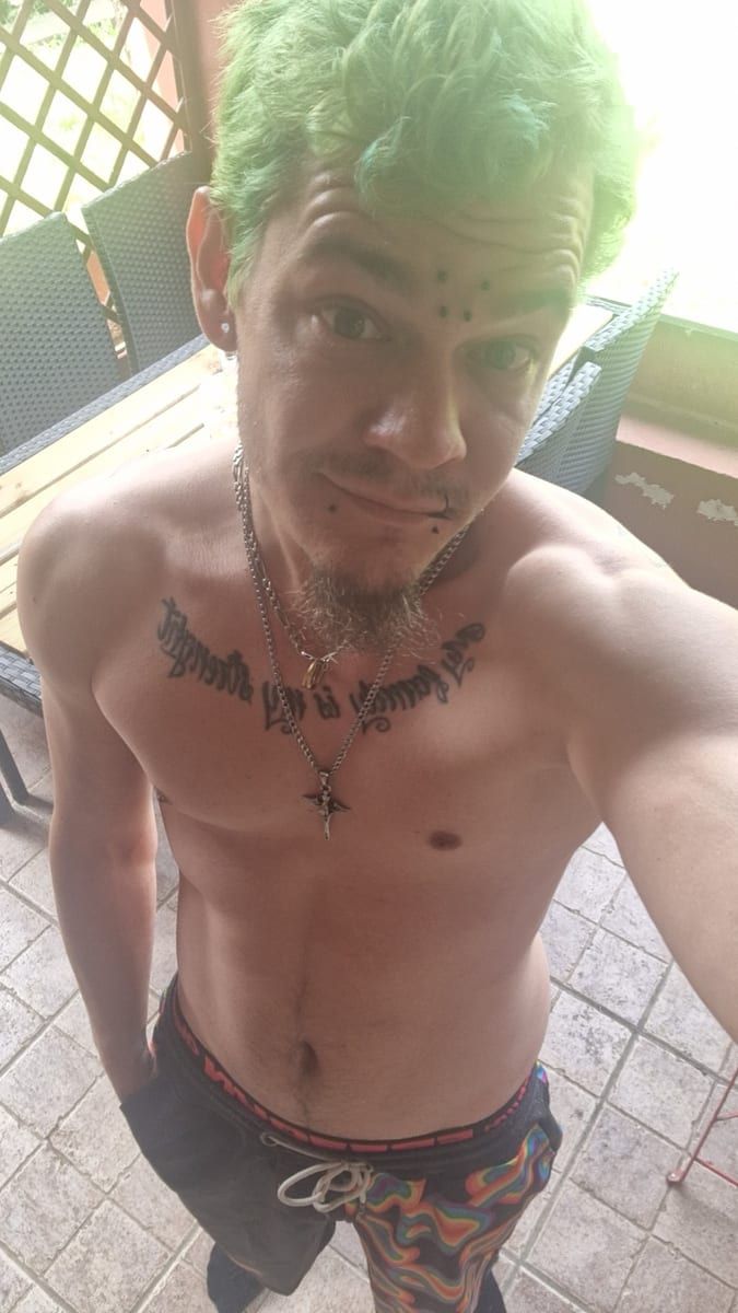 Guilherme - Rencontre gay à Bitsch Profil de Guilherme, 37 ans, Rencontre gay à Bitsch (Valais)