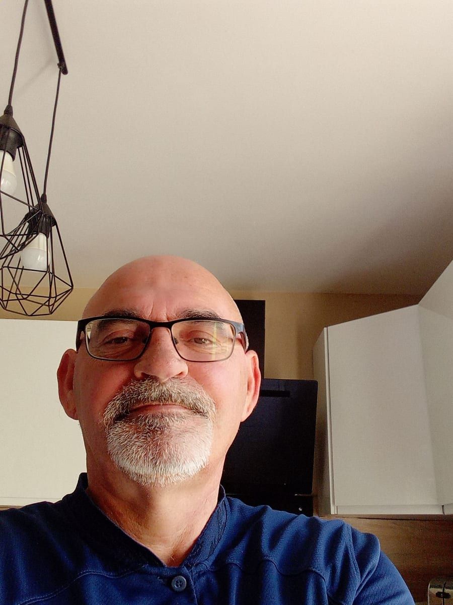 Patern - Rencontre gay à Ebnet Profil de Patern, 42 ans, Rencontre gay à Ebnet (Lucerne)