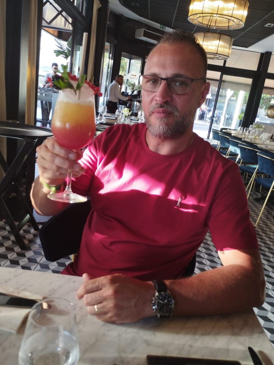 Eldin - Rencontre gay à Biberstein Profil de Eldin, 45 ans, Rencontre gay à Biberstein (Argovie)
