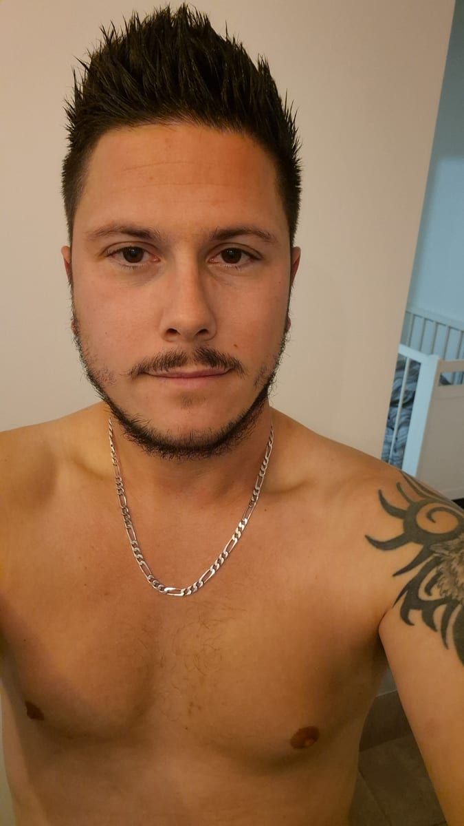 Mirkan - Rencontre gay à Wollerau Profil de Mirkan, 33 ans, Rencontre gay à Wollerau (Schwytz)